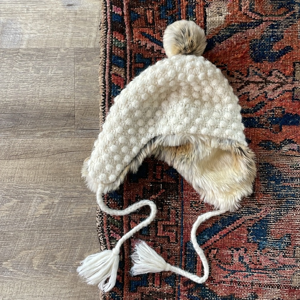 •| aerie hat